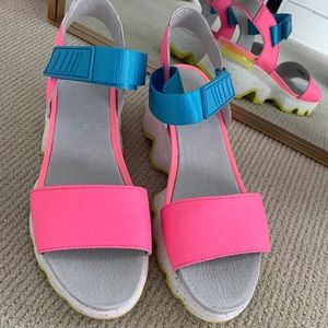 NWOT - Sorel Kinetic Sandals - Size 9.5